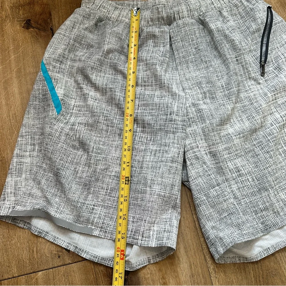 Lululemon Men's Gray Shorts Size Small